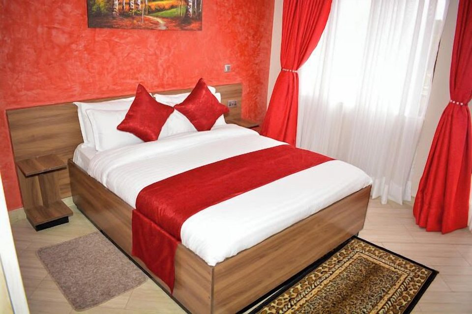 A suite in red and white